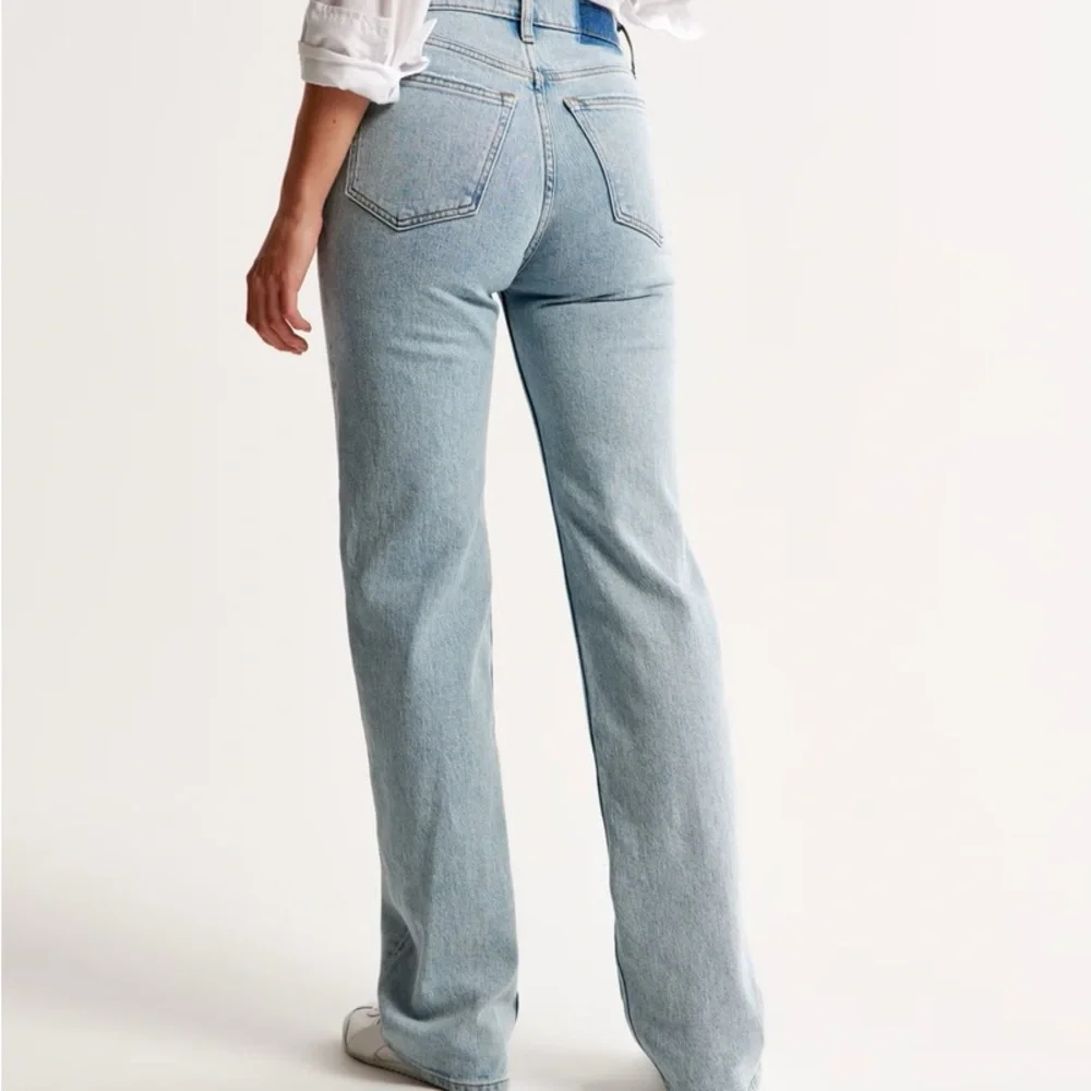 Abercrombie and Fitch High Rise 90s Relaxed SHORT - light wash - Picture 2 of 12